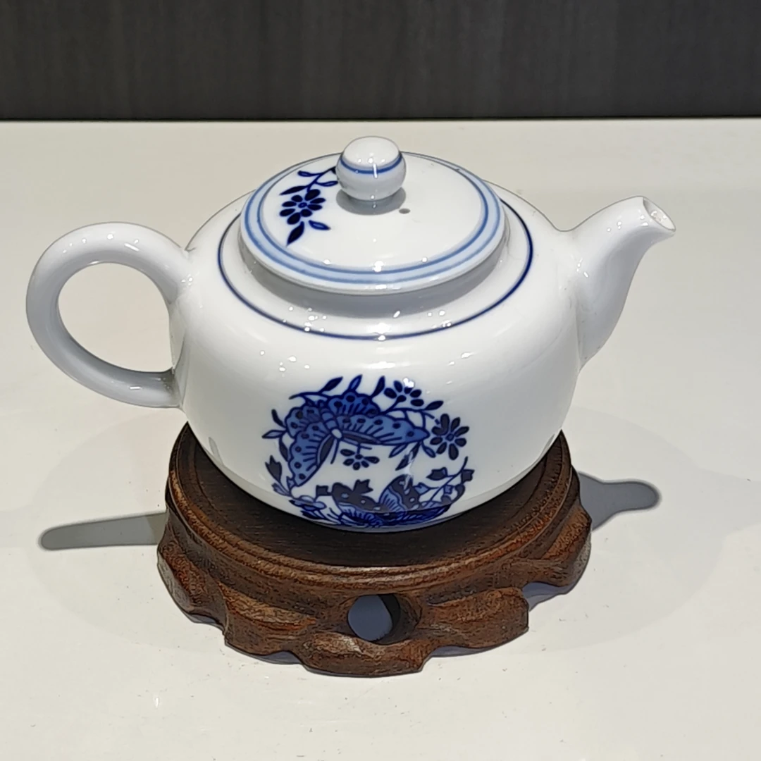 【中国瓷仓】青花团蝶茶壶