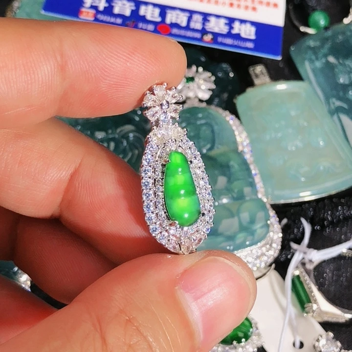 翡翠颈饰未镶嵌4，