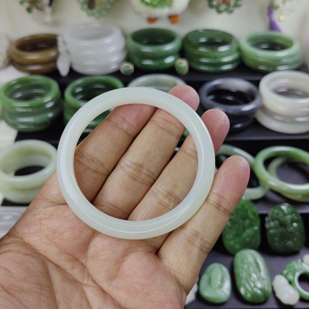 和田玉未镶嵌吊坠(赠链)