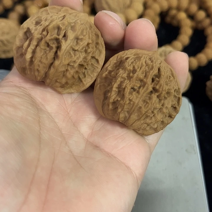 把件文玩核桃42左右瑕疵有嗑练手蟠龙纹，编号059
