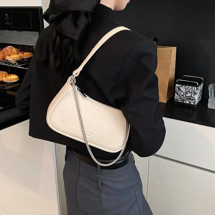 M.CHARMIE 2025新款时尚轻奢可斜挎可腋下法棍mini包包K32TK001