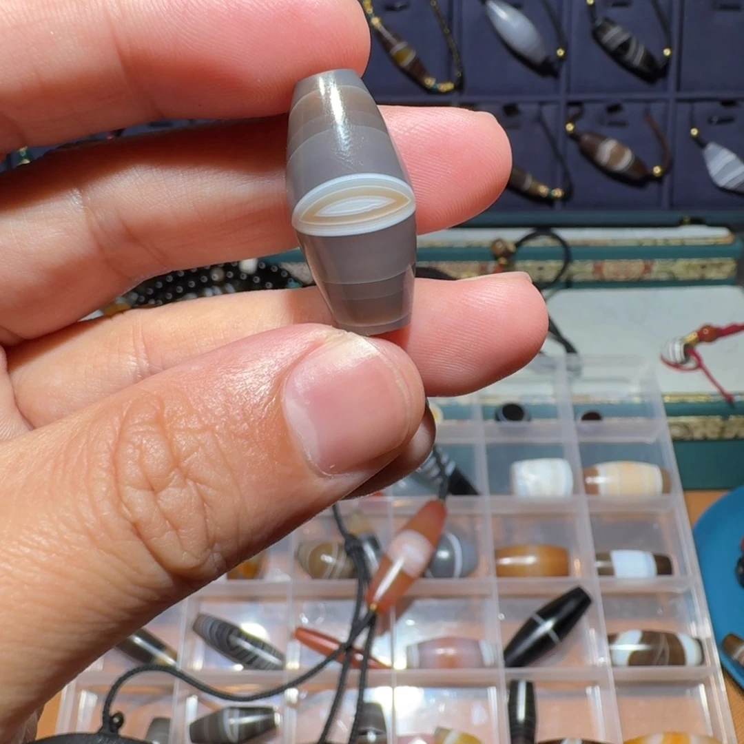 爱***，玛瑙/玉髓合金颈饰