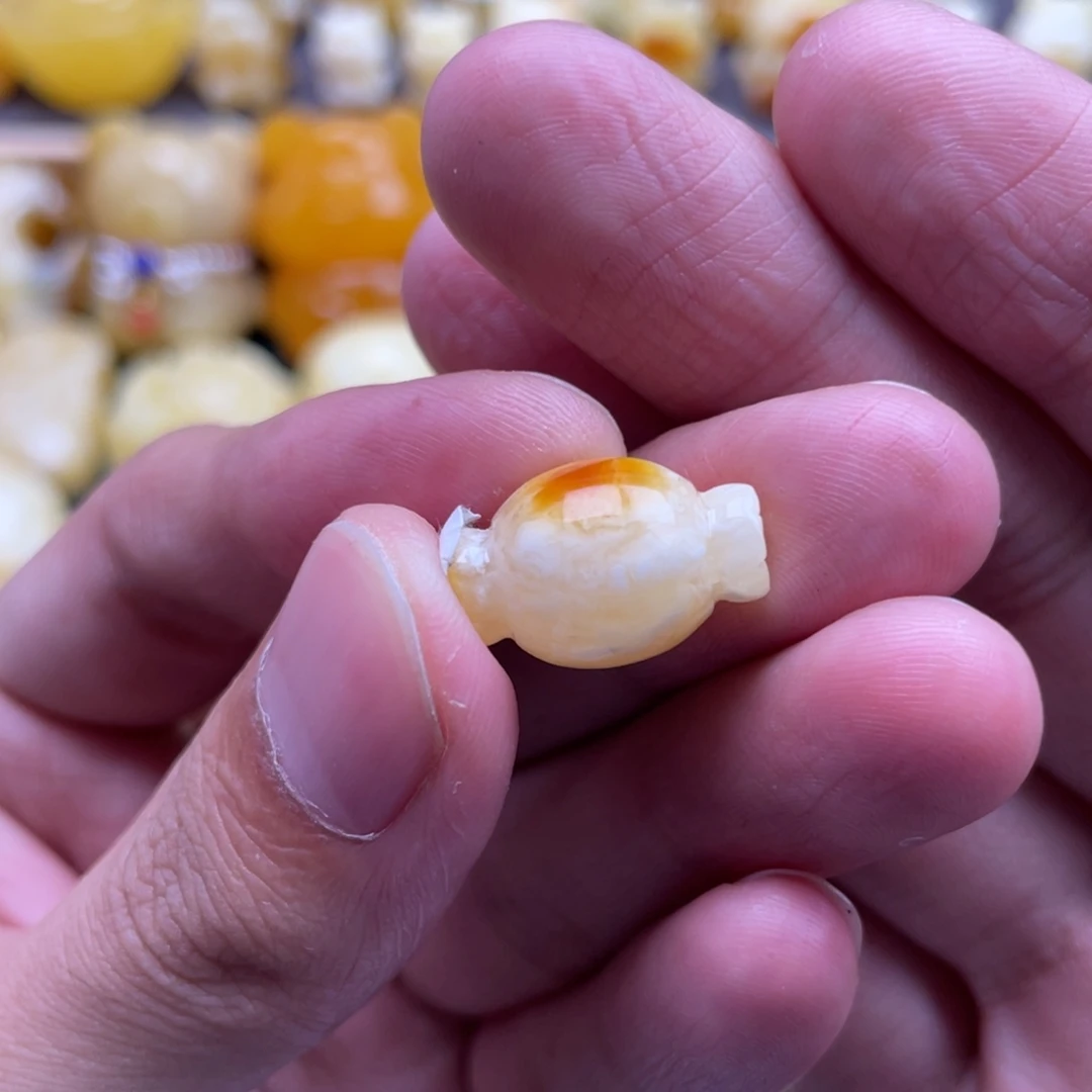 琥珀未镶嵌裸石蜜蜡