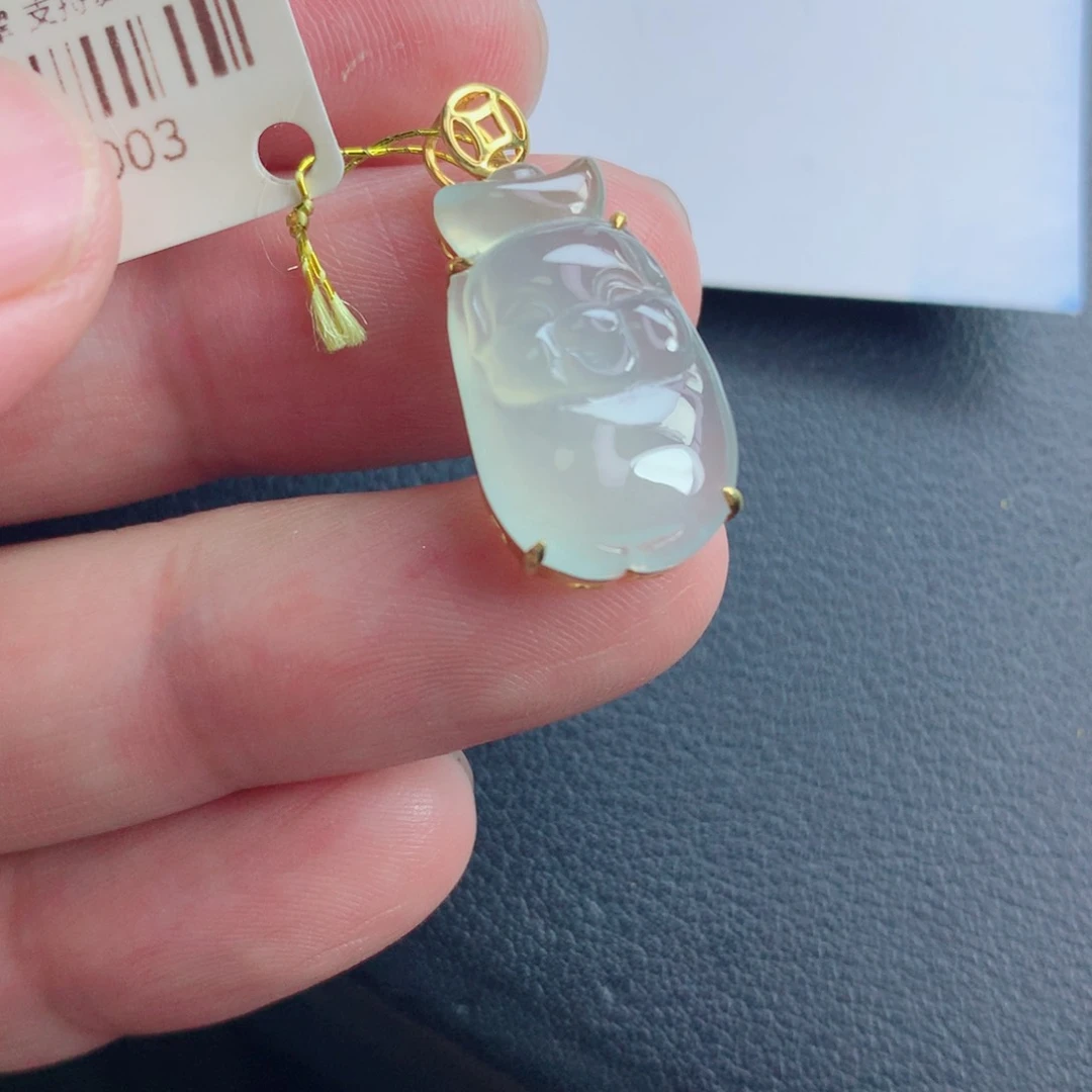 翡翠未镶嵌颈饰猪