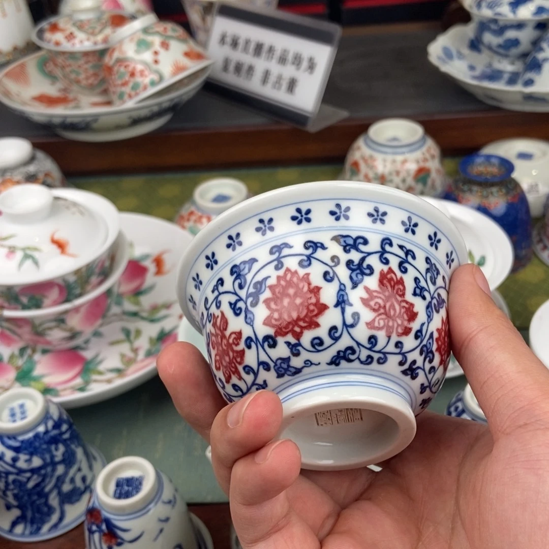 V***鱼陶瓷的设计师是什么