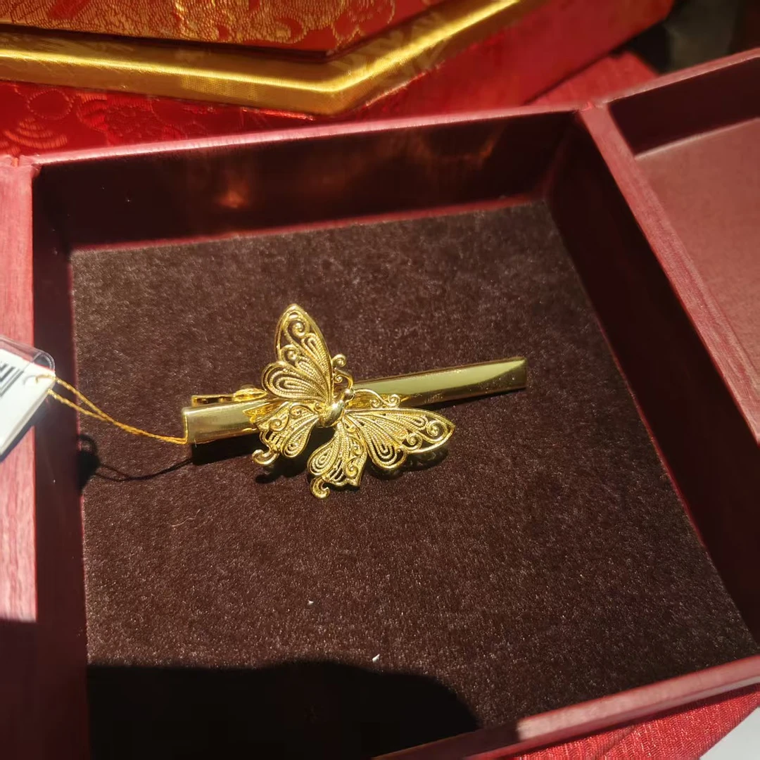 鳳喆錾刻镂空花丝工艺设计师款蝴蝶婚嫁国风发夹足金999