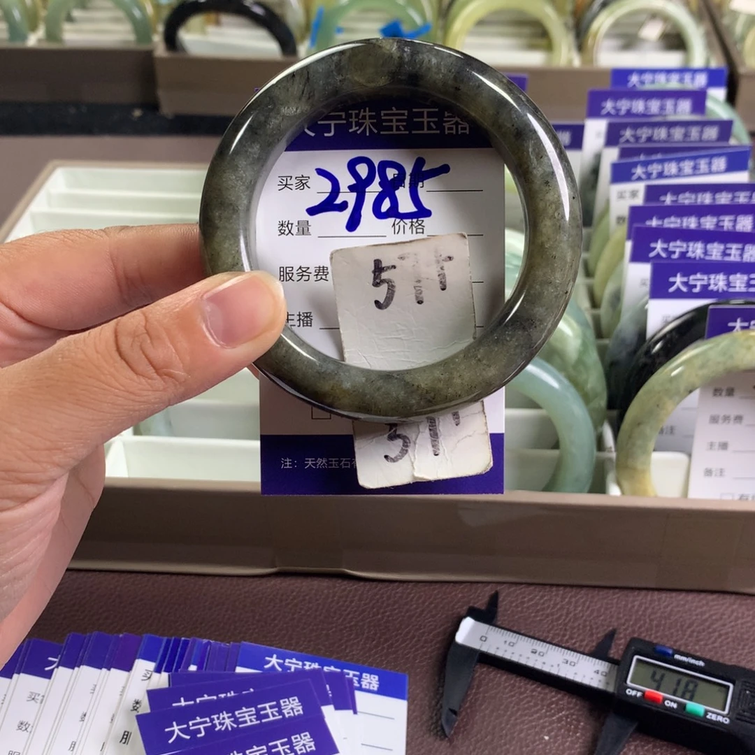 未镶嵌蛇纹石玉颈饰2985