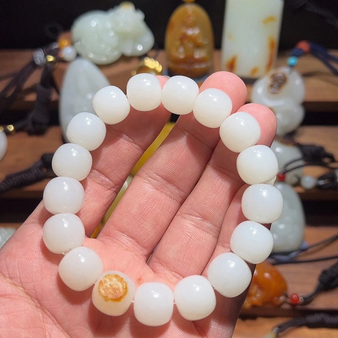 奈***奈和田玉未镶嵌颈饰