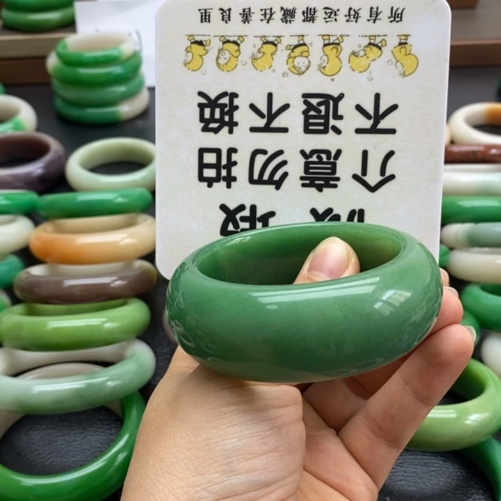 石英质玉手镯未镶嵌施**吖