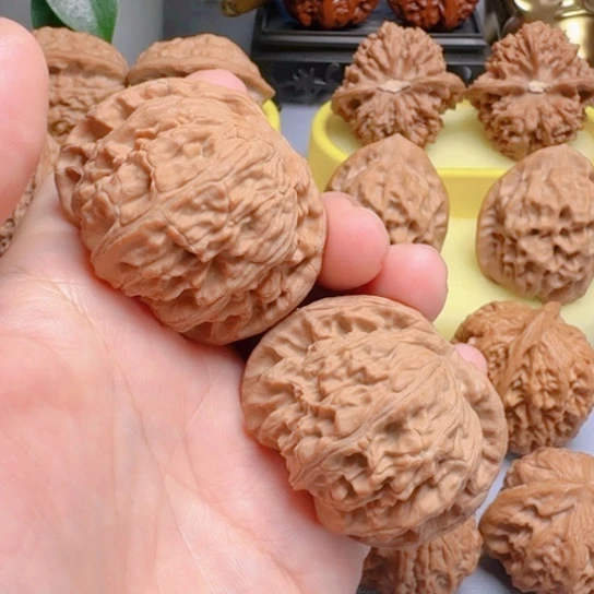 福利48尺白狮子文玩核桃