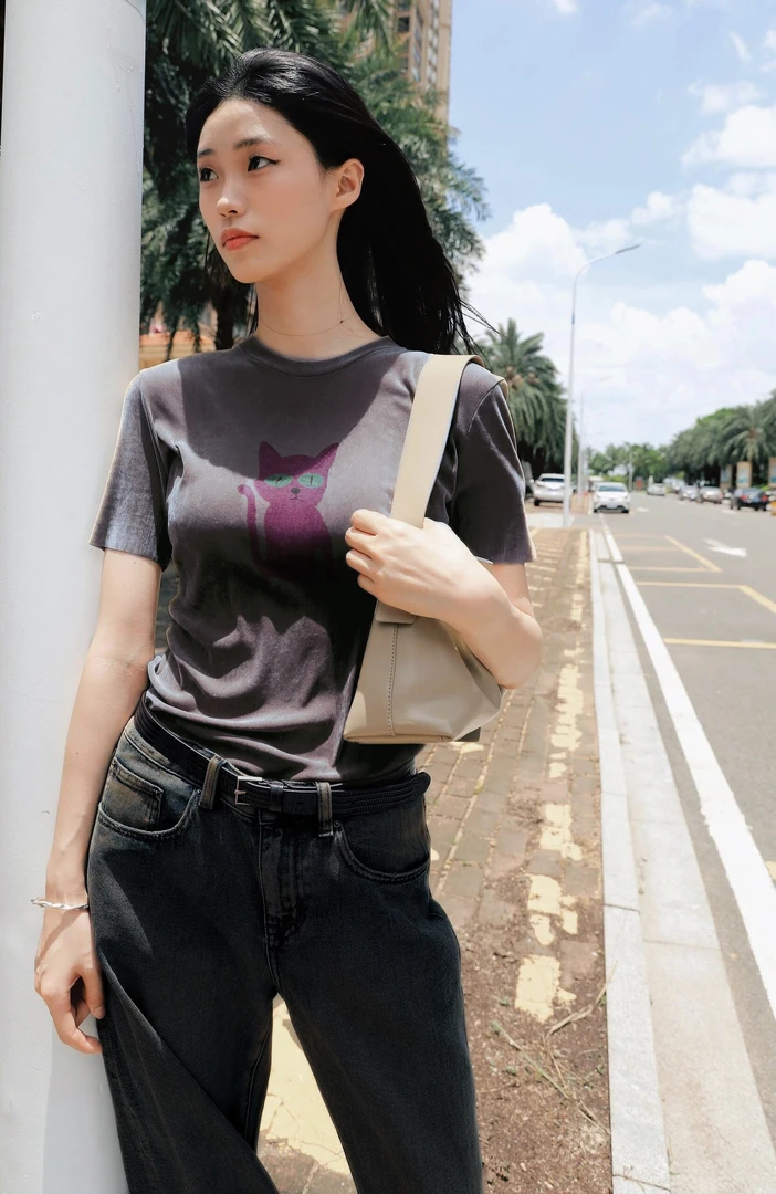 U015 复古时尚设计感小猫咪印花丝绒弹力小众T恤.