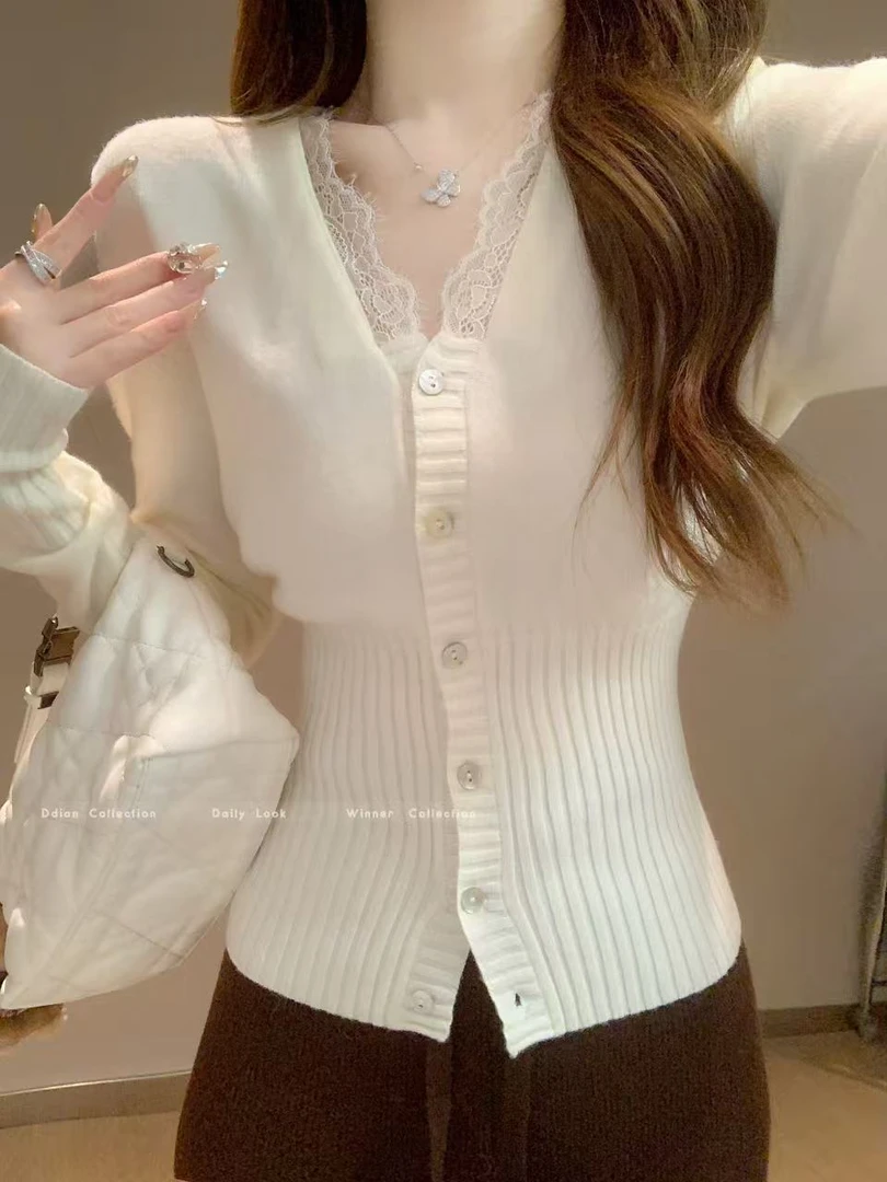 高级v领蕾丝拼接打底衫女冬季韩系纯欲内搭收腰毛衣针织开衫上衣