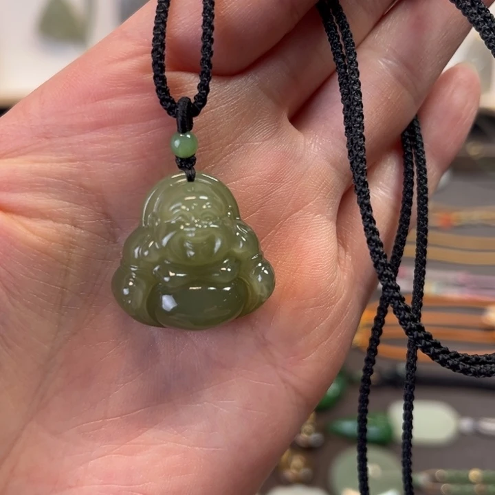 和田玉未镶嵌颈饰厚装佛公