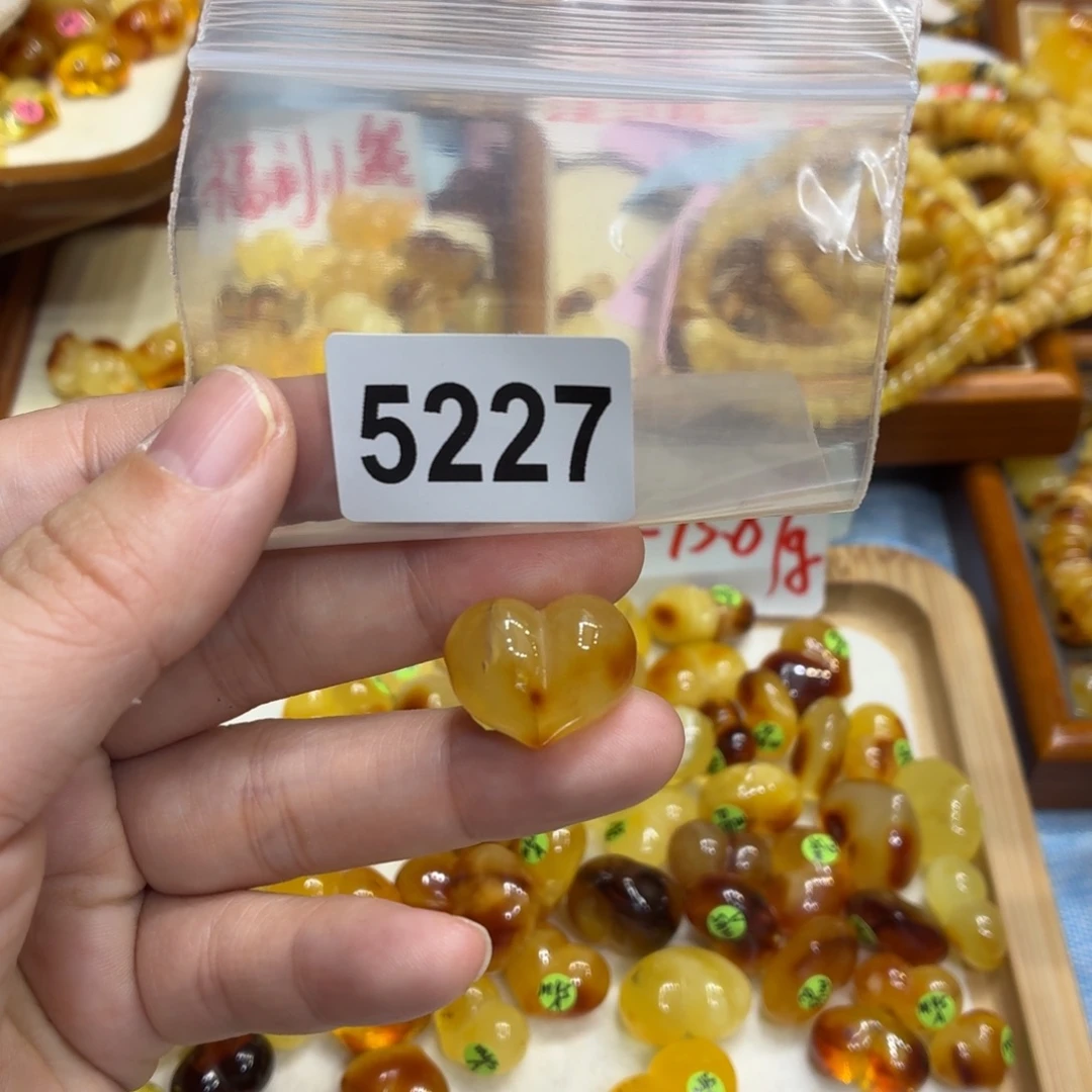 琥珀未镶嵌珠宝奇石