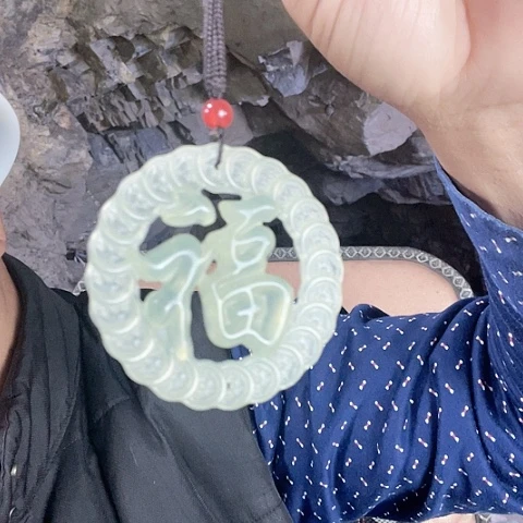 蛇纹石玉未镶嵌珠宝奇石