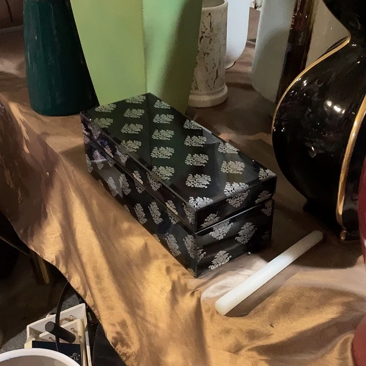 陶瓷花瓶，茶杯茶具。