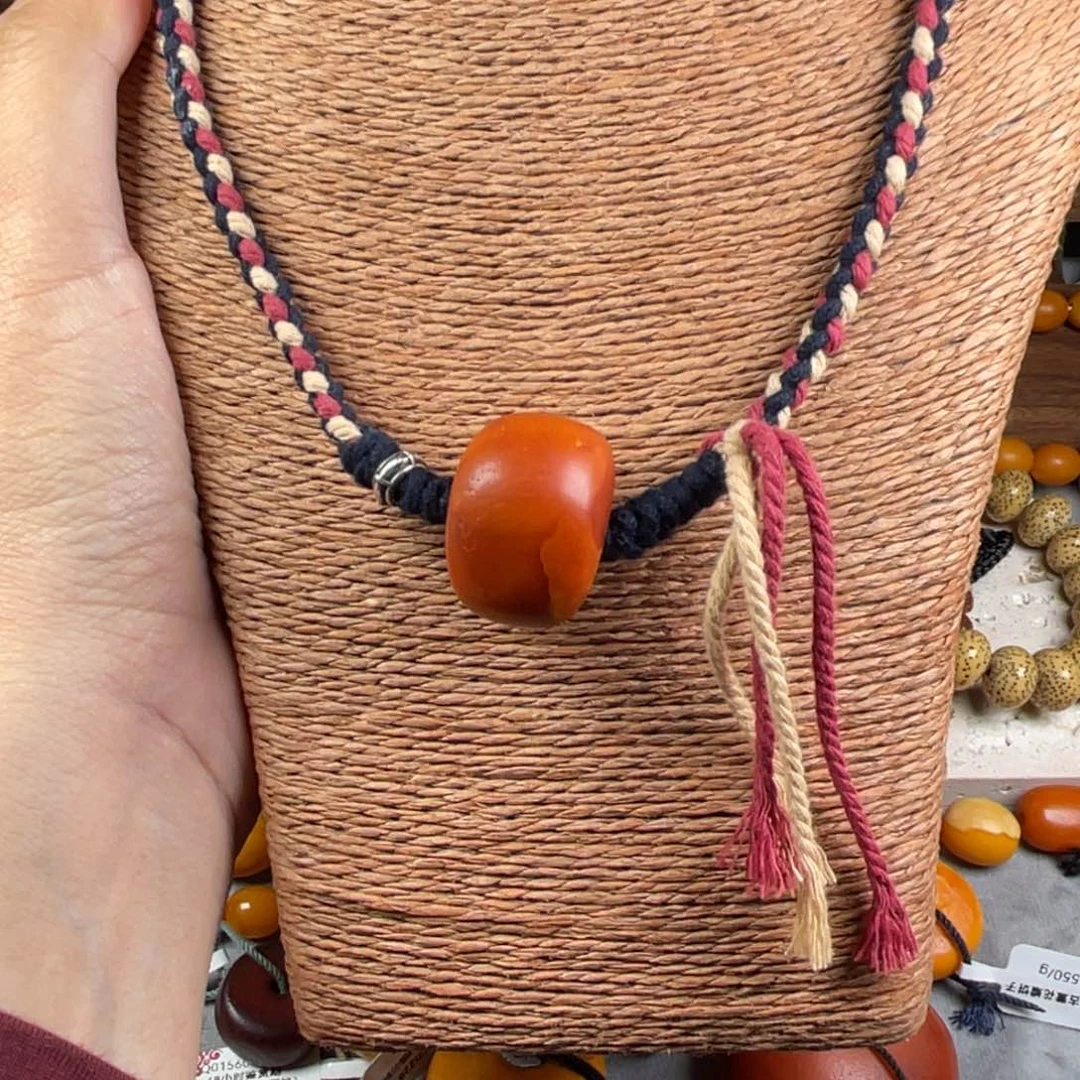 琥珀颈饰未镶嵌噜****）