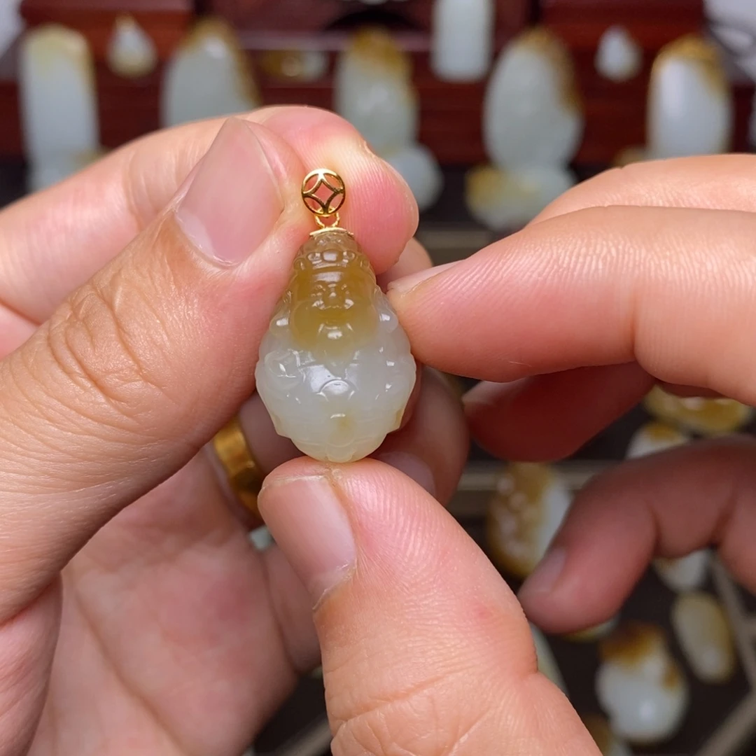 和田玉18K金镶嵌颈饰