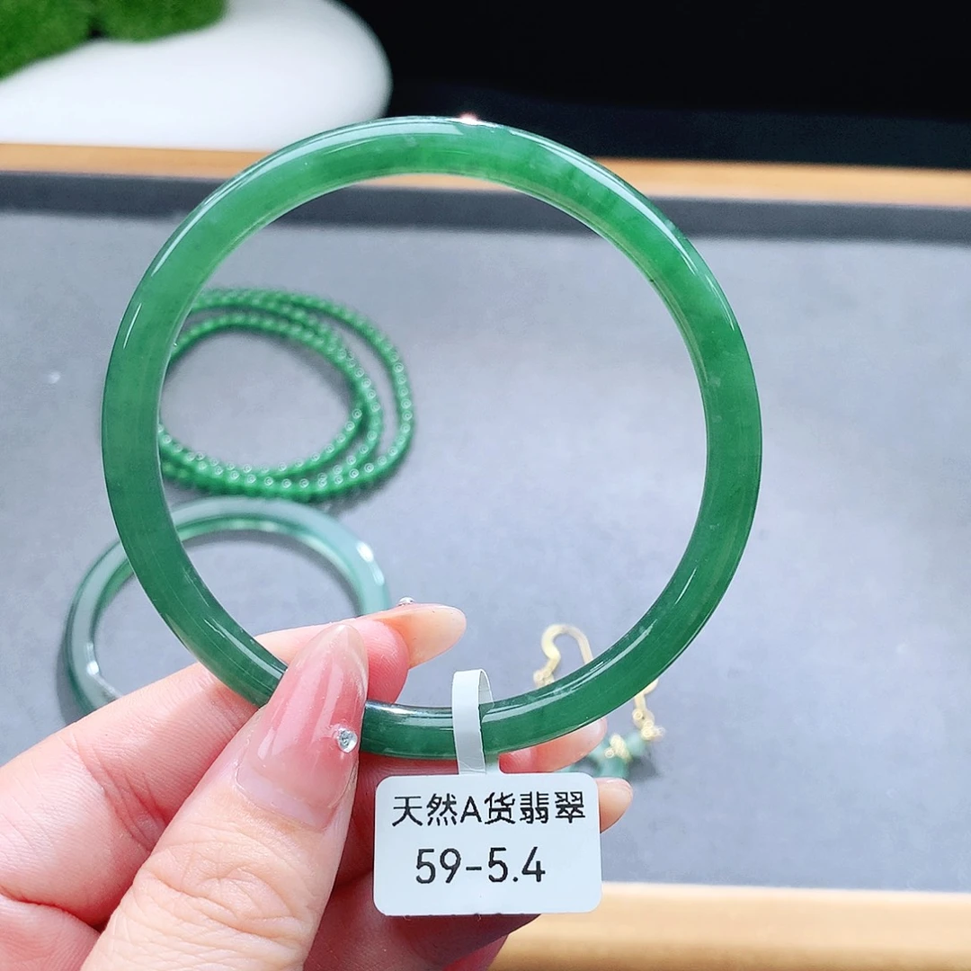 未镶嵌手镯（圆镯）翡翠