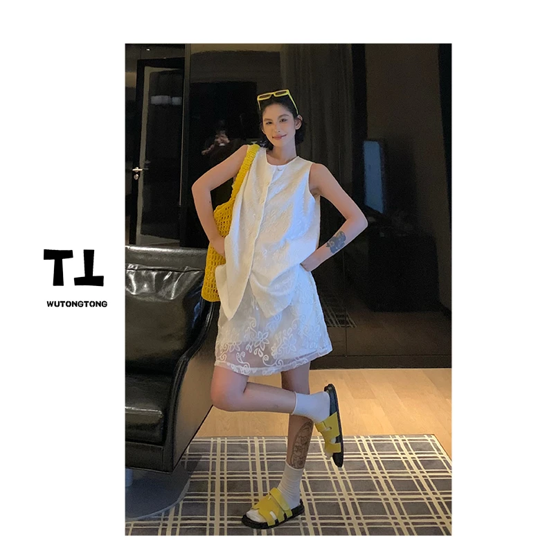 吴童童现货【妄想盛宴】夏季无袖马甲两件套女韩版短裙套装62189