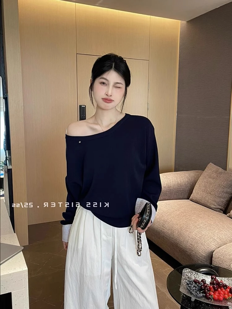藏蓝色设计感假两件针织衫女早春新款衬衫拼接一字肩斜领长袖上衣