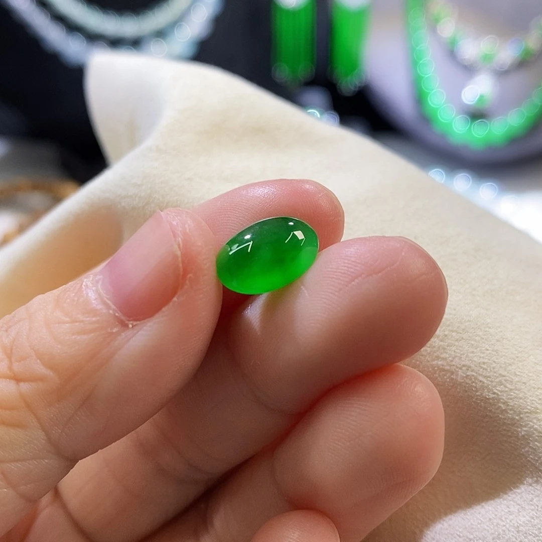 翡翠挂件未镶嵌蛋面