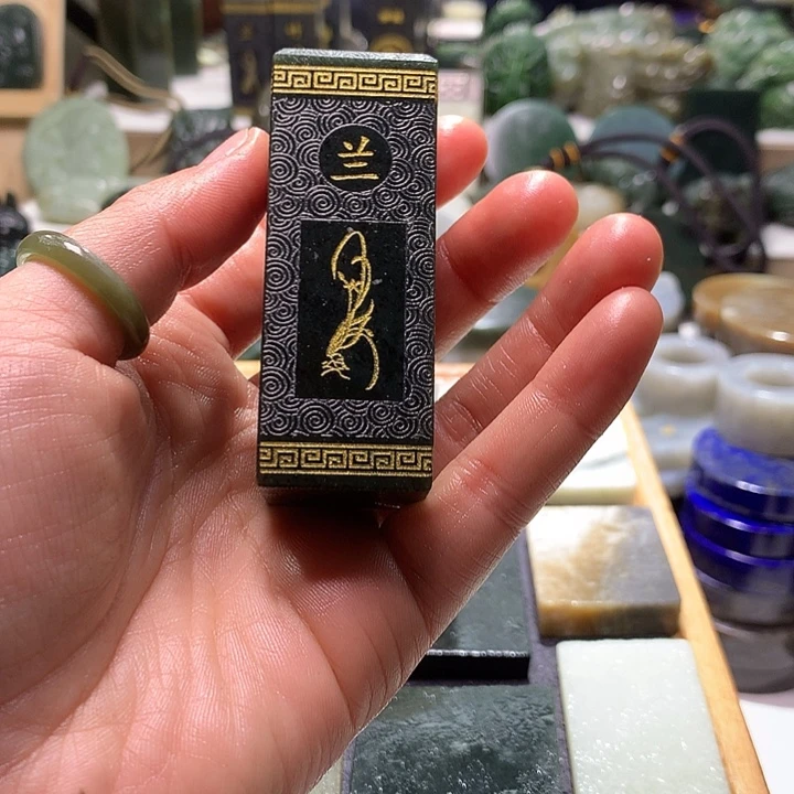 老***钮和田玉未镶嵌珠宝半成品