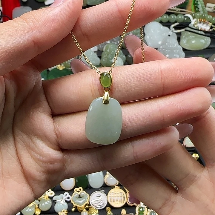 和田玉银S925镶嵌吊坠(赠链)