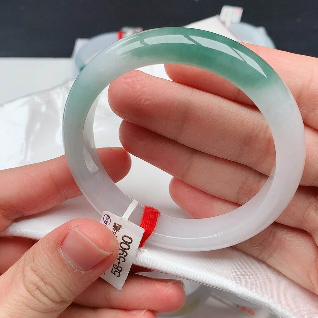 翡翠手镯未镶嵌天然翡翠手镯