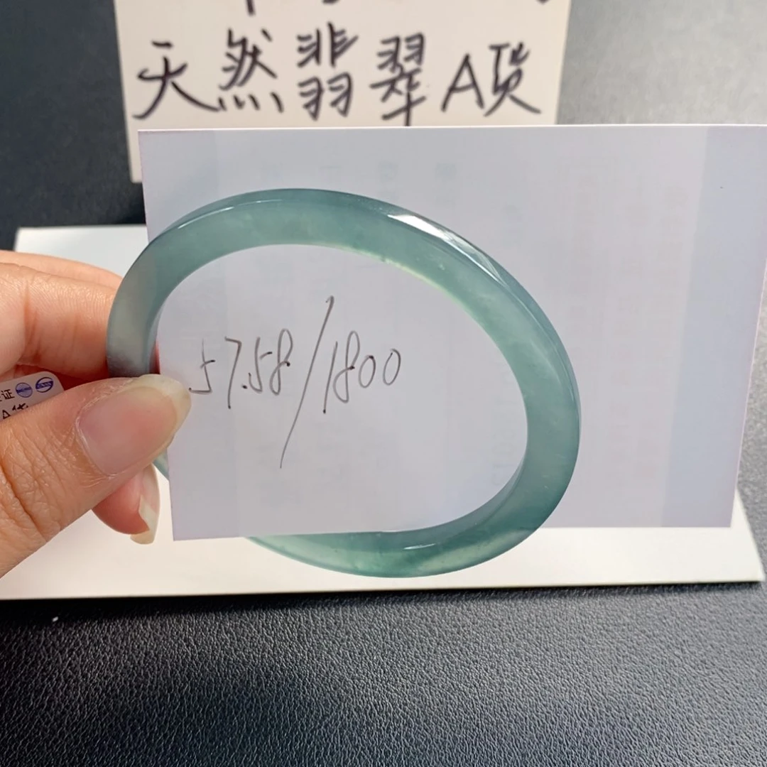 翡翠手镯未镶嵌天然翡翠