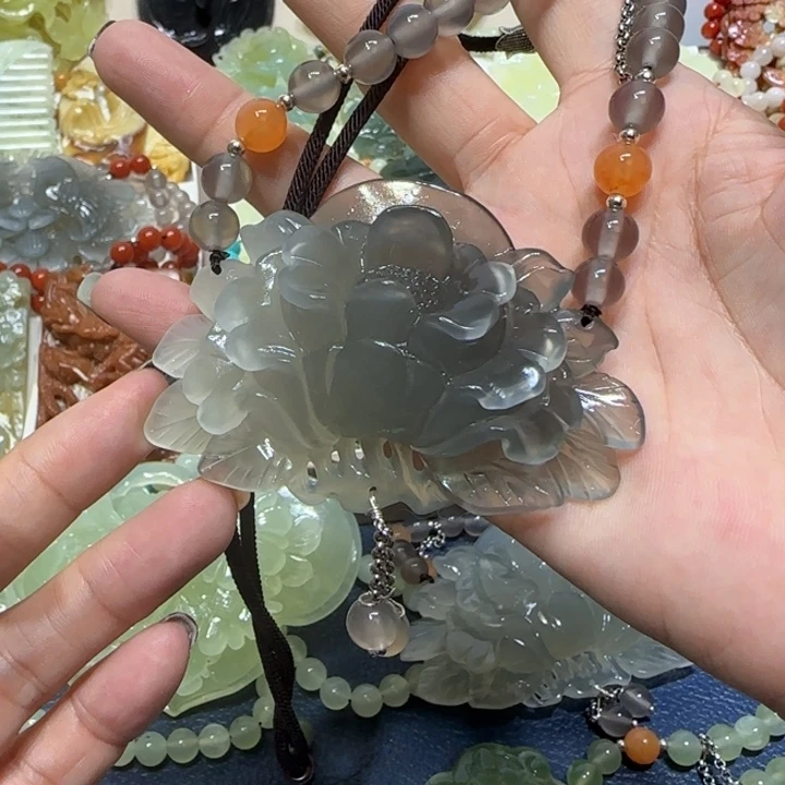 未镶嵌蛇纹石玉吊坠