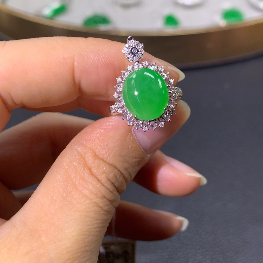 翡翠戒指18K金镶嵌翡翠