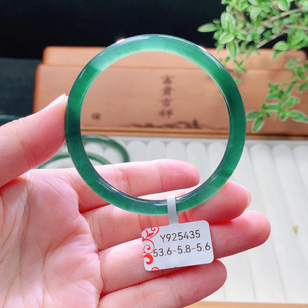 未镶嵌手镯（圆镯）翡翠