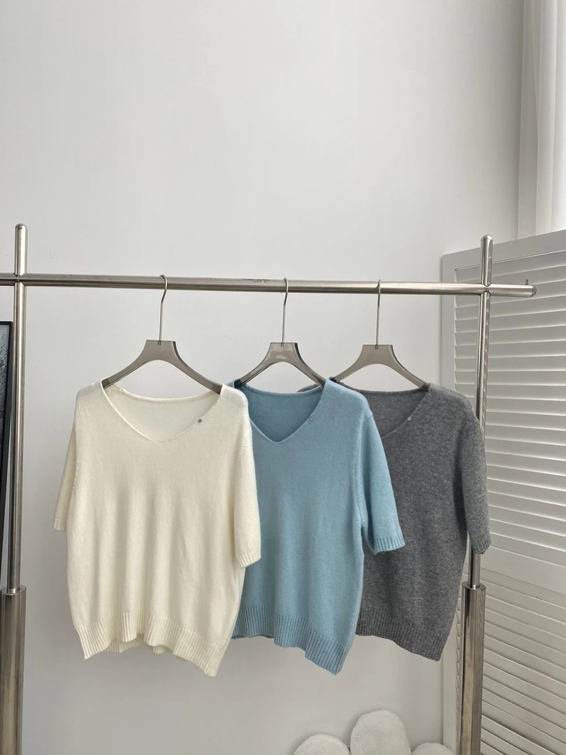 【V领纯色小标】冬季新款。羊毛混纺，森系百搭毛衣短袖- 2002