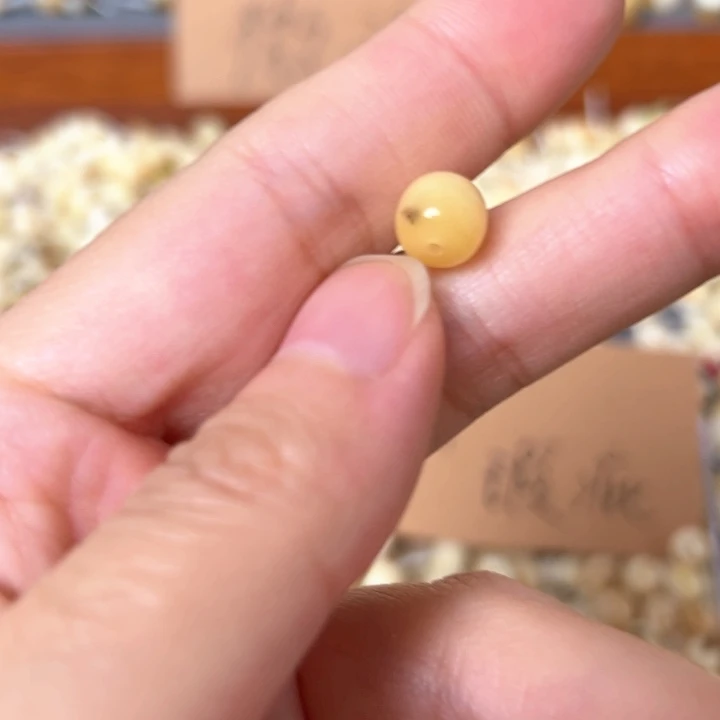 蜜蜡未镶嵌裸石7.9mm一个