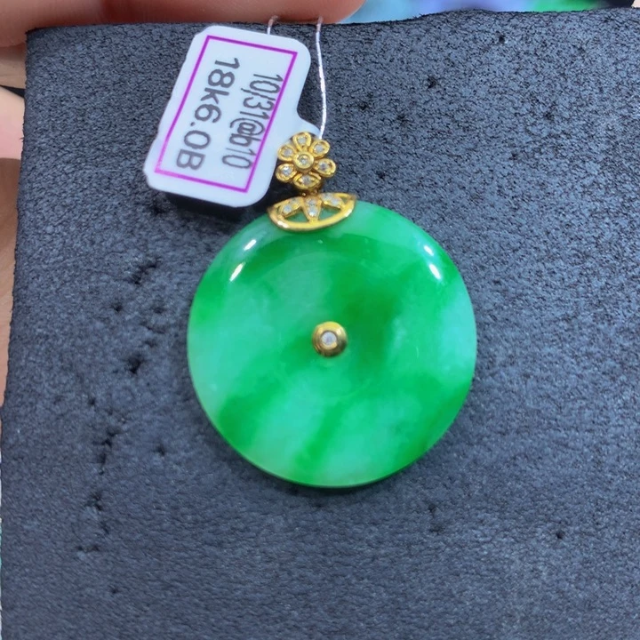 翡翠18K金镶嵌颈饰翡翠