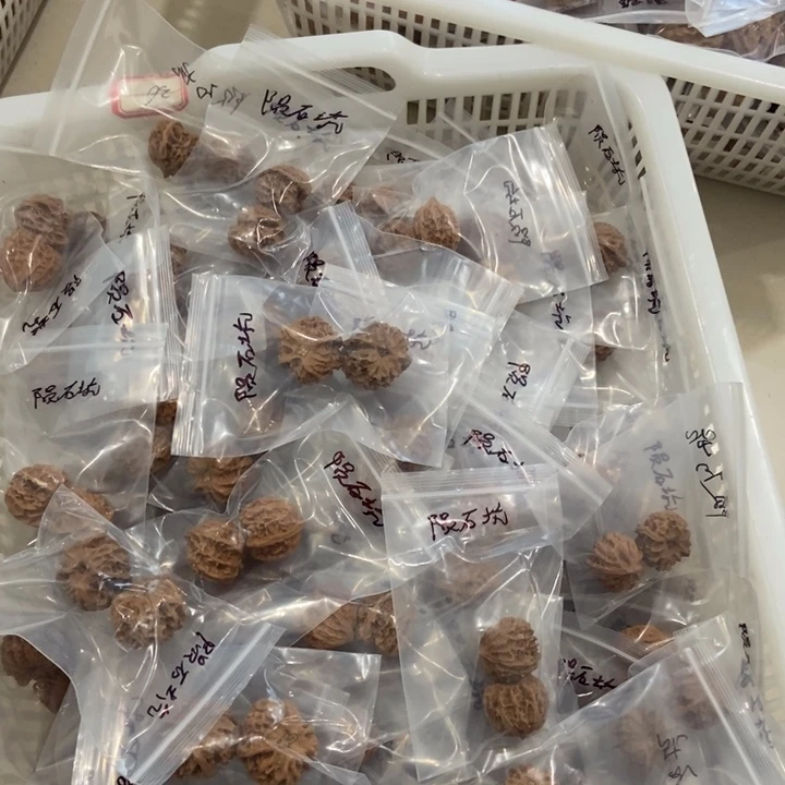 吊坠文玩核桃陨石坑瑕疵