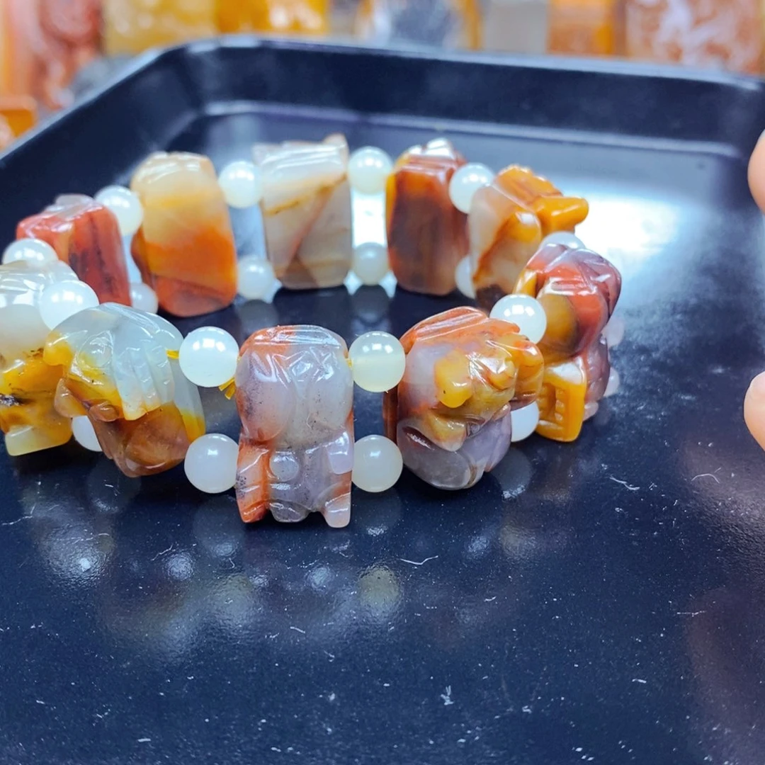 石英质玉未镶嵌颈饰