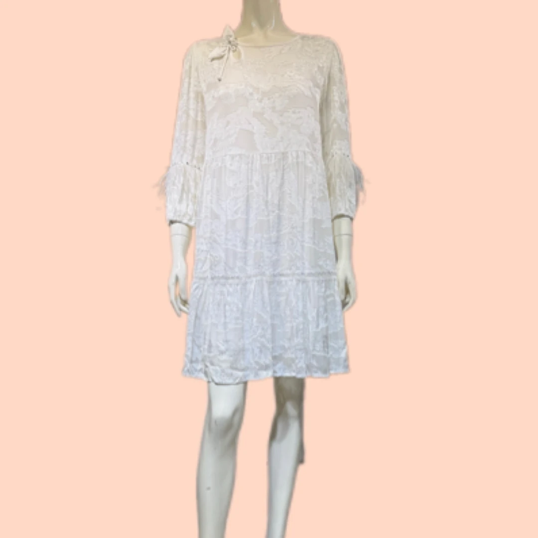 桑蚕丝剪花连衣裙