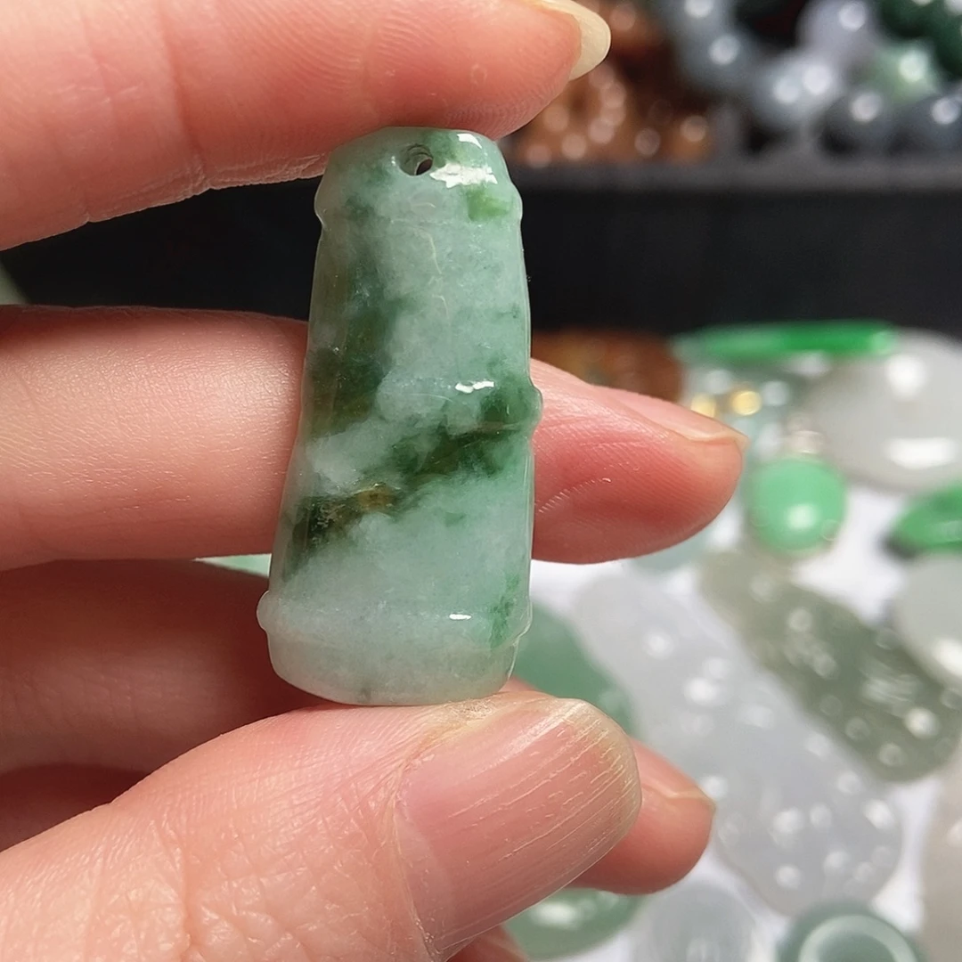 翡翠未镶嵌颈饰节节高升