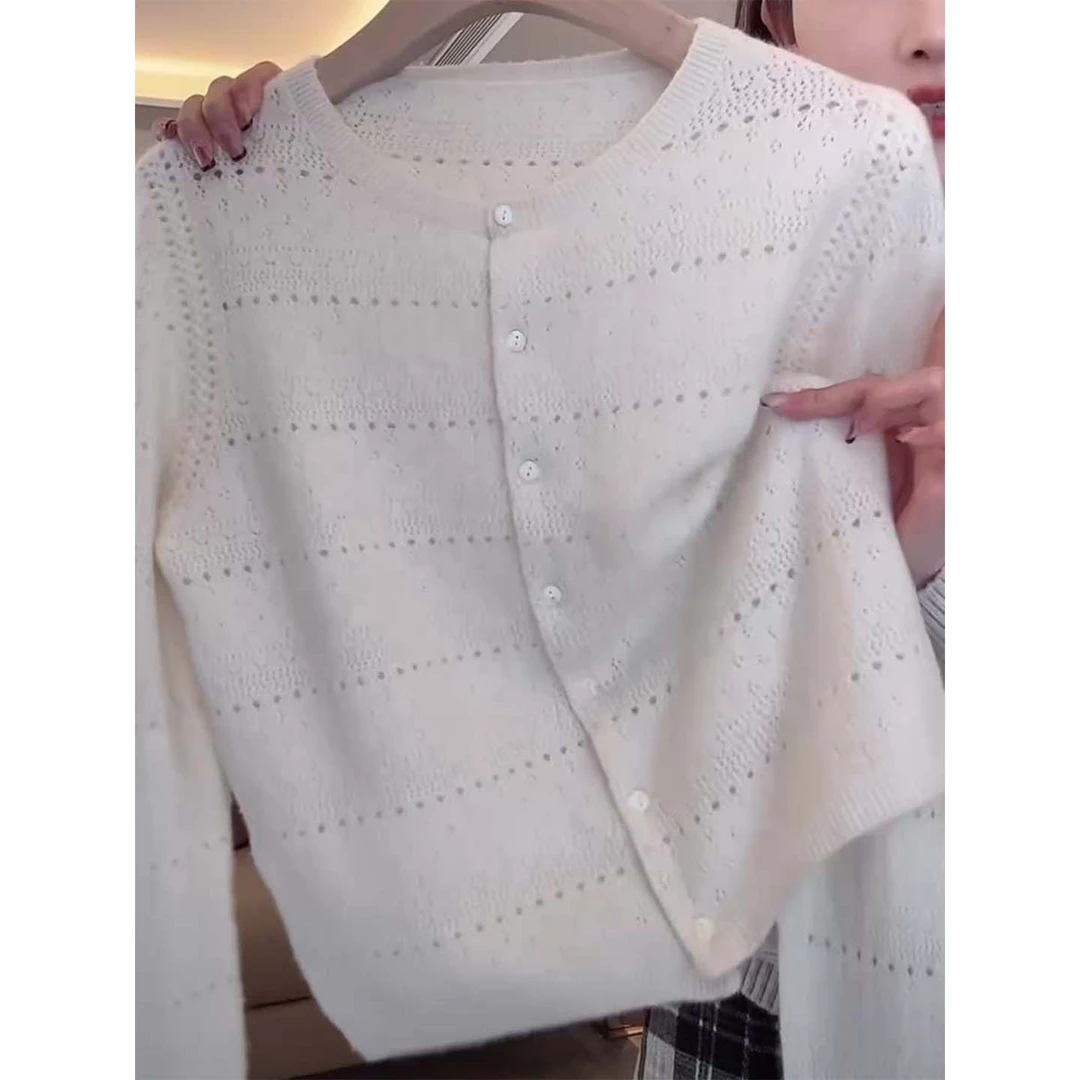 法式高级气质百搭舒适白色上衣女2025早秋圆领纽扣薄款长袖针织衫