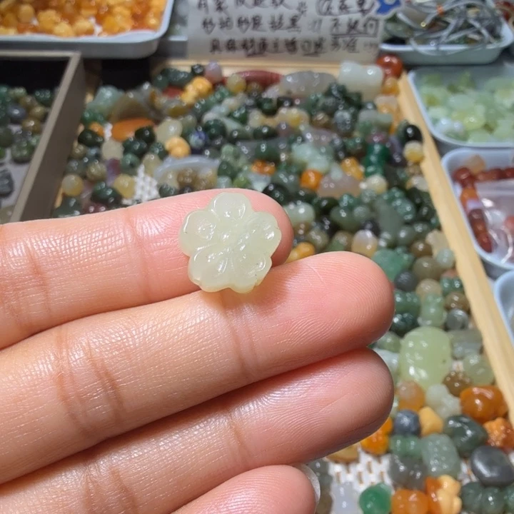 和田玉未镶嵌珠宝半成品