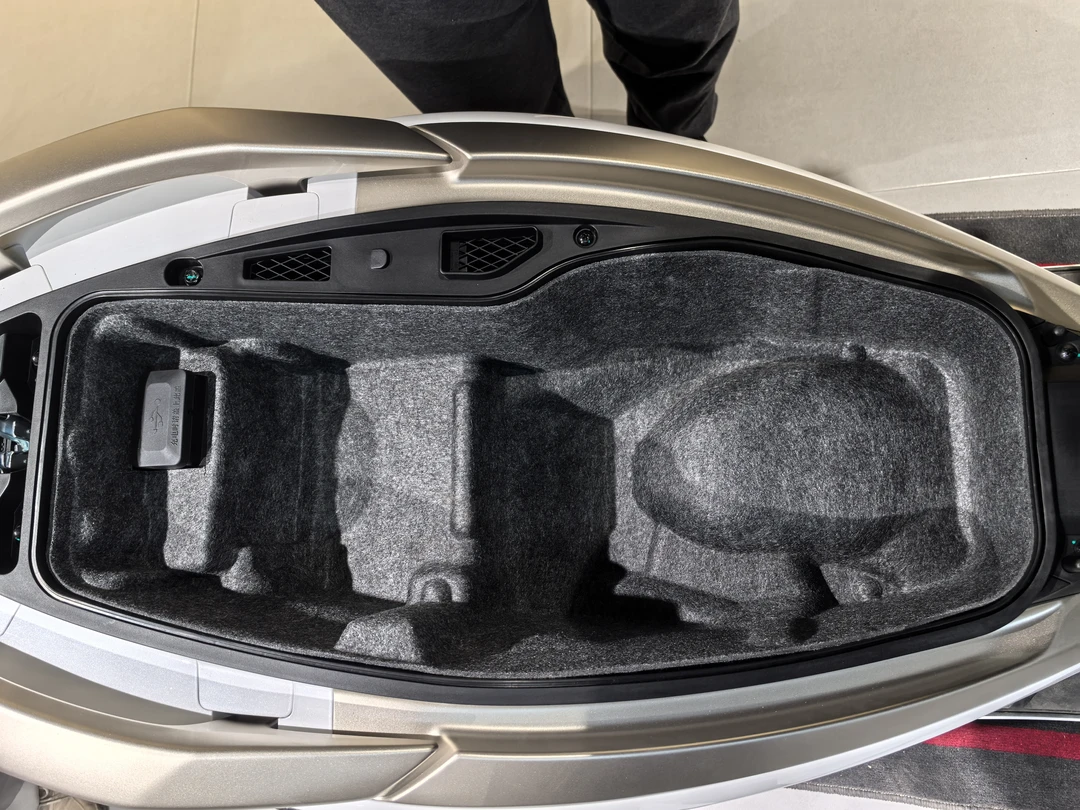 ufr150坐桶内衬一体成型坐桶垫座桶储物箱垫内衬保护垫配件改装