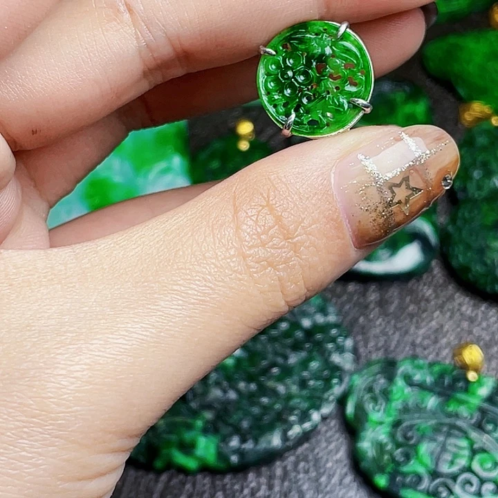 翡翠银S925镶嵌颈饰多样性