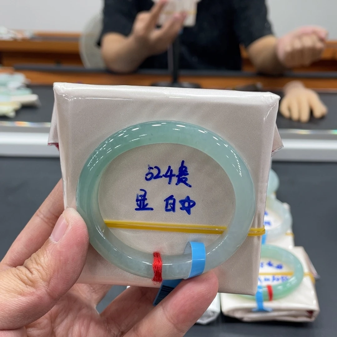 翡翠未镶嵌手镯缅甸翡翠