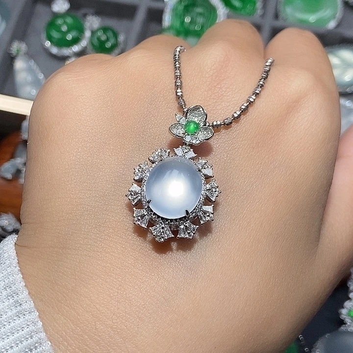 颈饰18K金镶嵌翡翠不含项链