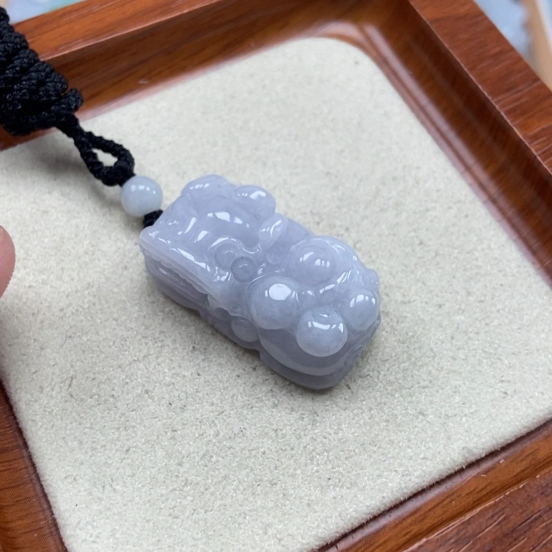 翡翠未镶嵌颈饰霸王