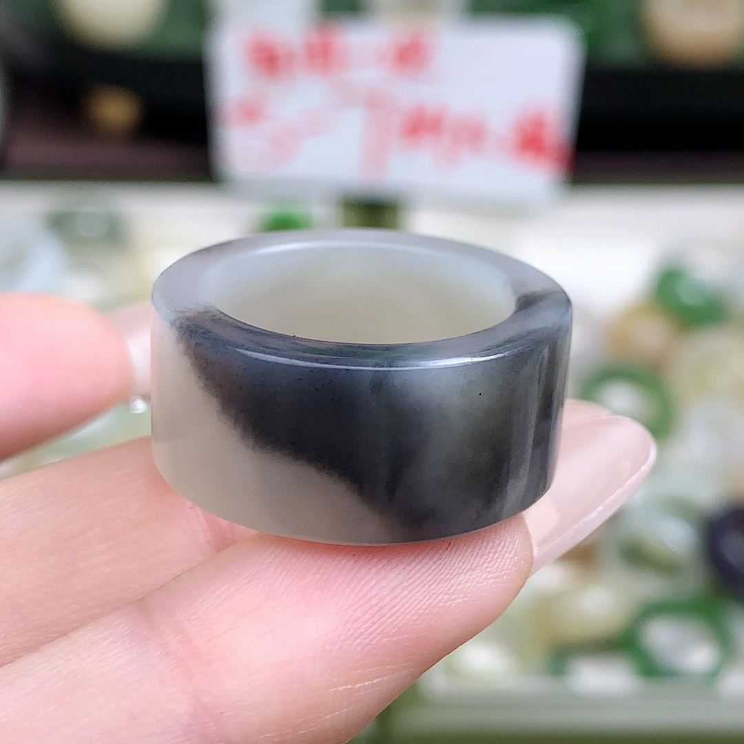 未镶嵌戒指和田玉