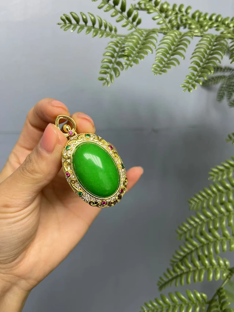 翡翠阳绿14k设计款祥云椭圆形大蛋面吊坠