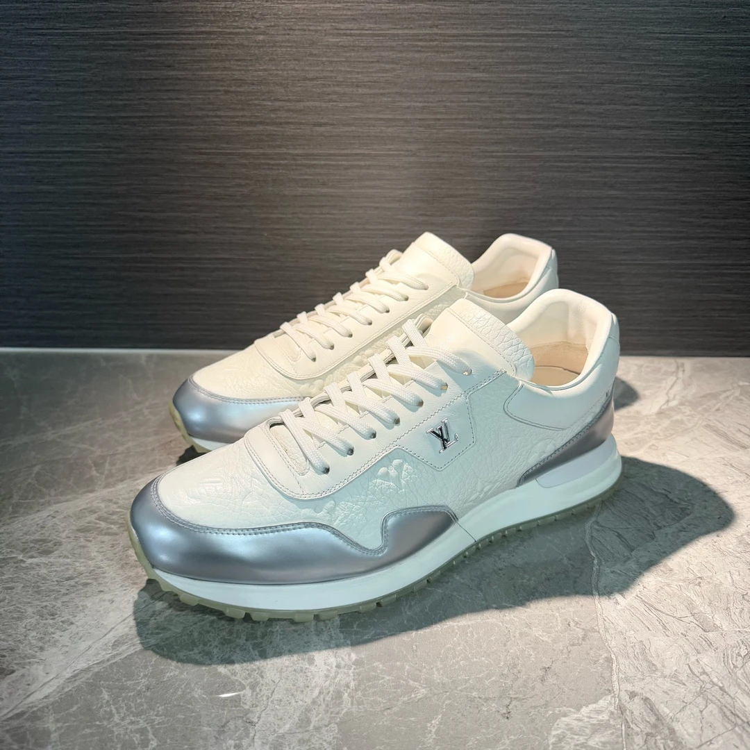 99新 LouisVuitton/路易威登 白色老花浮雕拼接休闲运动鞋 41.5码